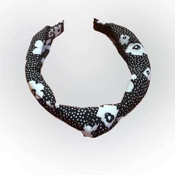 Accessories - 🛍️5 for$35 NWOT Black and White Floral Headband